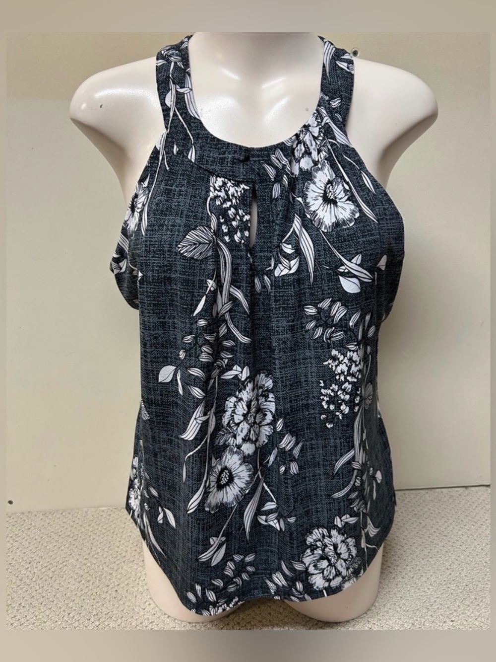 Ricki’s Lovely High Neck Floral Sleeveless Top Size XL
